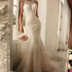 Essence of Australia wedding dress size 10. Excellent conditions.